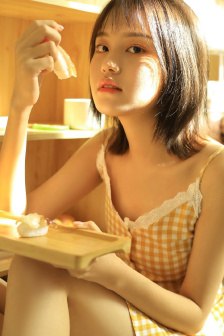 《年轻女教师》hd在线